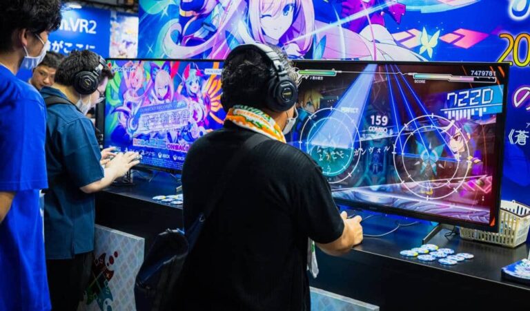 Phil Spencer se reuniu com várias editoras japonesas durante o TGS.