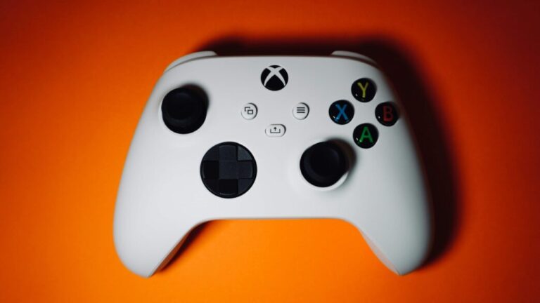 Xbox disponibiliza mais 3 jogos gratuitos para aproveitar no fim de semana.