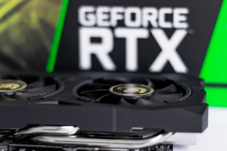 Insider afirma que RTX 5090 não sofrerá aumento significativo de preço.
