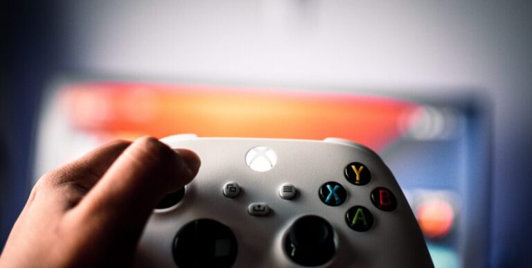 Xbox disponibiliza mais 6 jogos gratuitos para aproveitar no fim de semana.