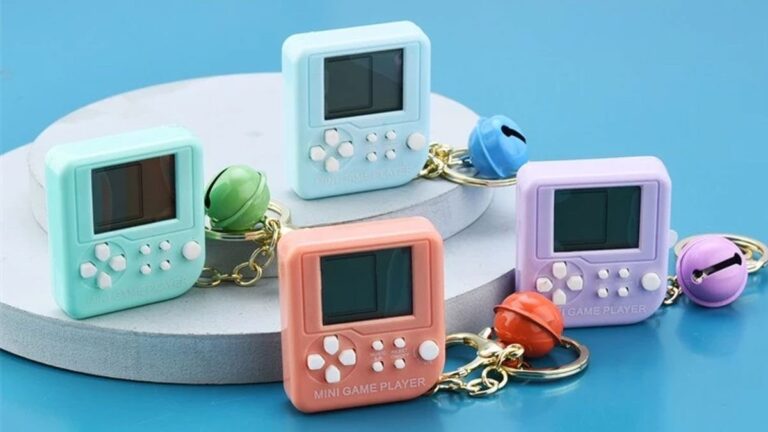 Chaveiro gamer na Shopee: descubra 3 mini videogames para carregar nas chaves