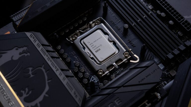 Intel esclarece os problemas enfrentados com os novos processadores desktop Arrow Lake.