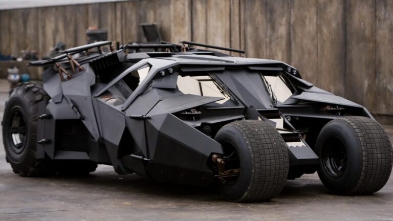 Batmobile da trilogia The Dark Knight vendido por US$ 3 milhões está proibido de circular nas ruas.