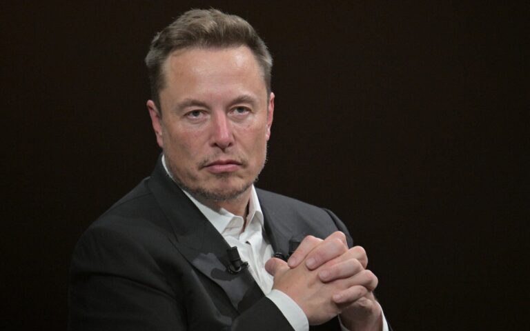 Elon Musk confessa ter pago para jogarem em seu lugar e afirma não se arrepender.