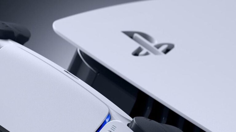 Jogadores criticam a Sony por não oferecer compensações a não assinantes do PS Plus.