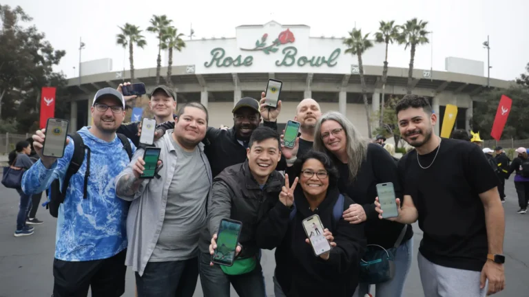 Evento de Pokémon Go em Los Angeles acontece mesmo com incêndios na região.