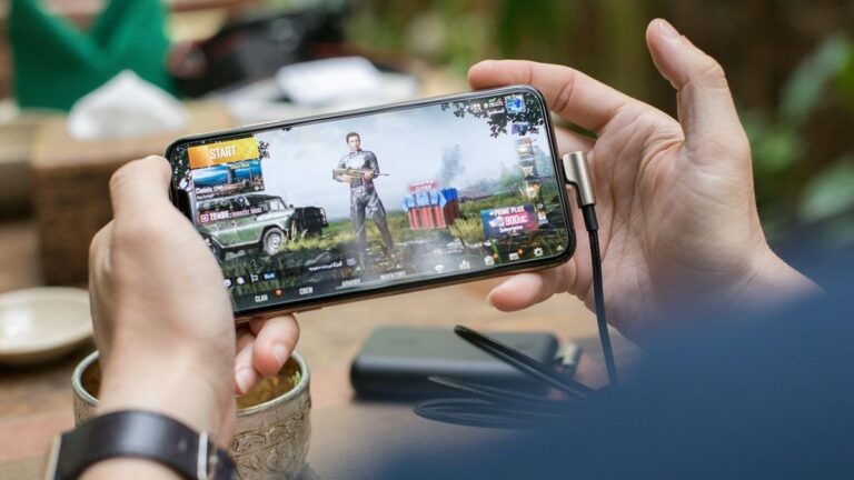 Free Fire se destaca como o principal jogo de celular, respondendo por 49% da receita total do setor em 2024.