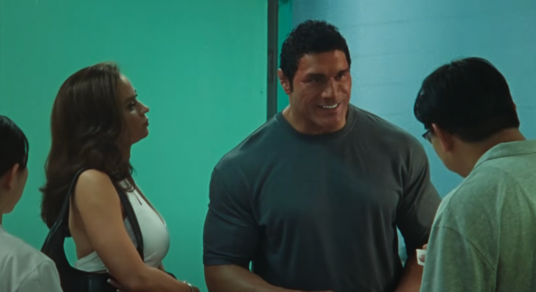 The Rock surpreende em The Smashing Machine com visual quase irreconhecível