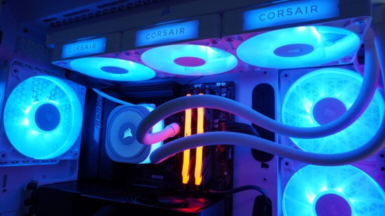 Análise do Corsair iCUE LINK TITAN 360 RX RGB: Vale a pena o investimento no water cooler?