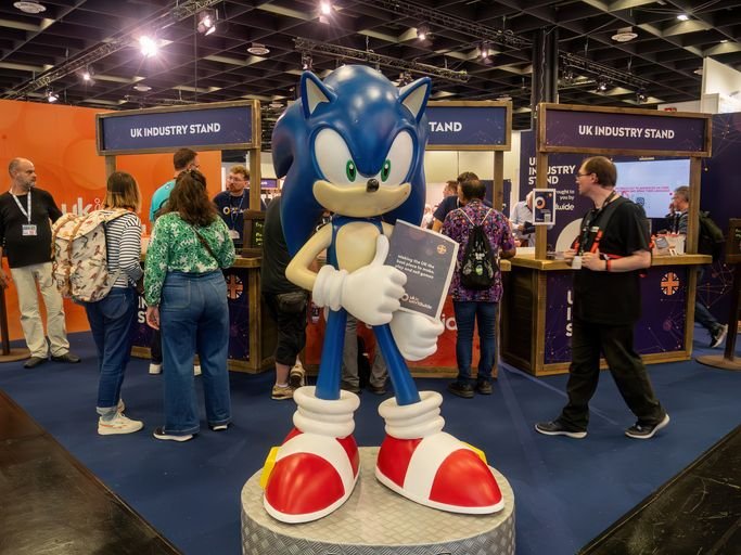 Personagens famosos do mundo dos games são presença constante na feira.