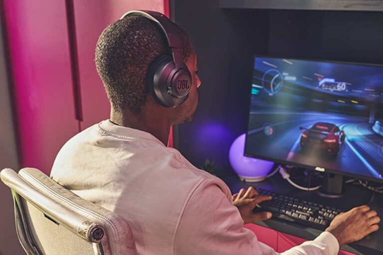 Aproveite as promoções em headsets, teclados e monitores gamer no Magazine Luiza!