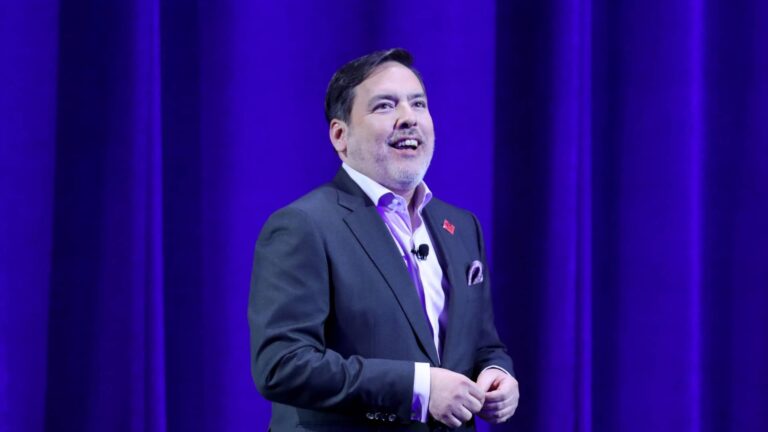 Ex-chefe da PlayStation afirma que Game Pass torna desenvolvedores ‘escravos’ e sugere aumento nos preços dos jogos