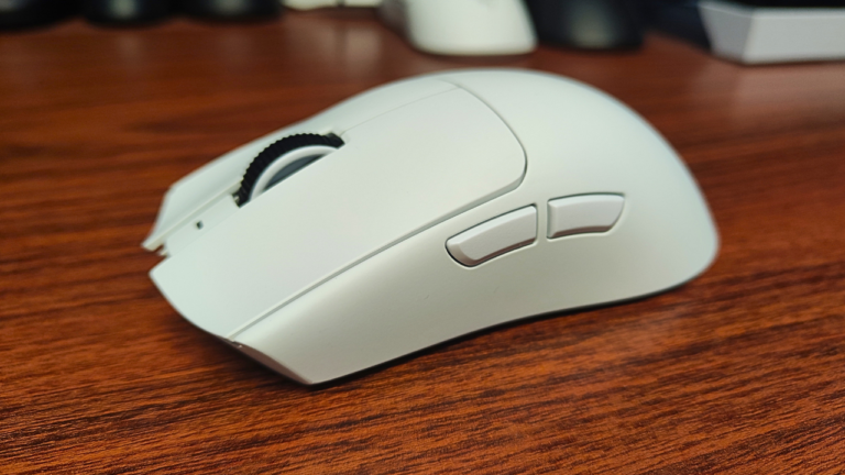 Razer Viper V4 Pro Branco: Revisão da Performance em 50 Gramas de Precisão